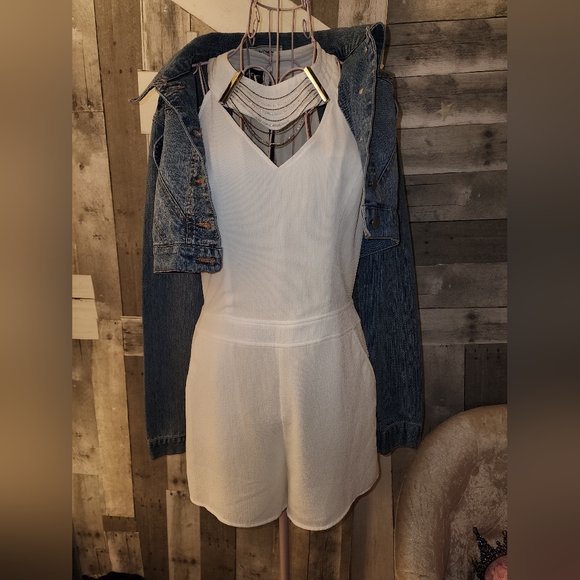 BEBE WHITE ROMPER - Picture 13 of 13